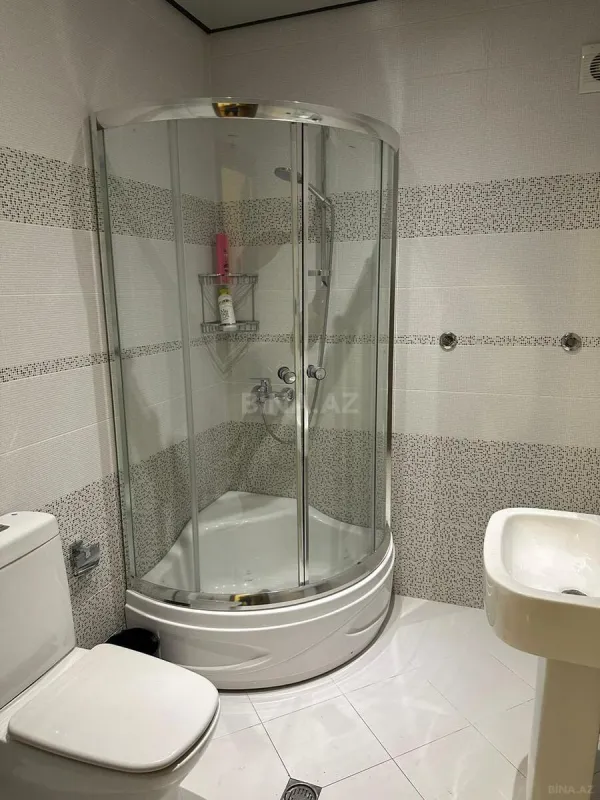 Kirayə verilir 3 otaqlı mənzil 180 m²