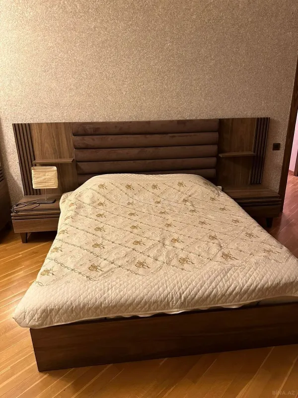 Kirayə verilir 3 otaqlı mənzil 180 m²