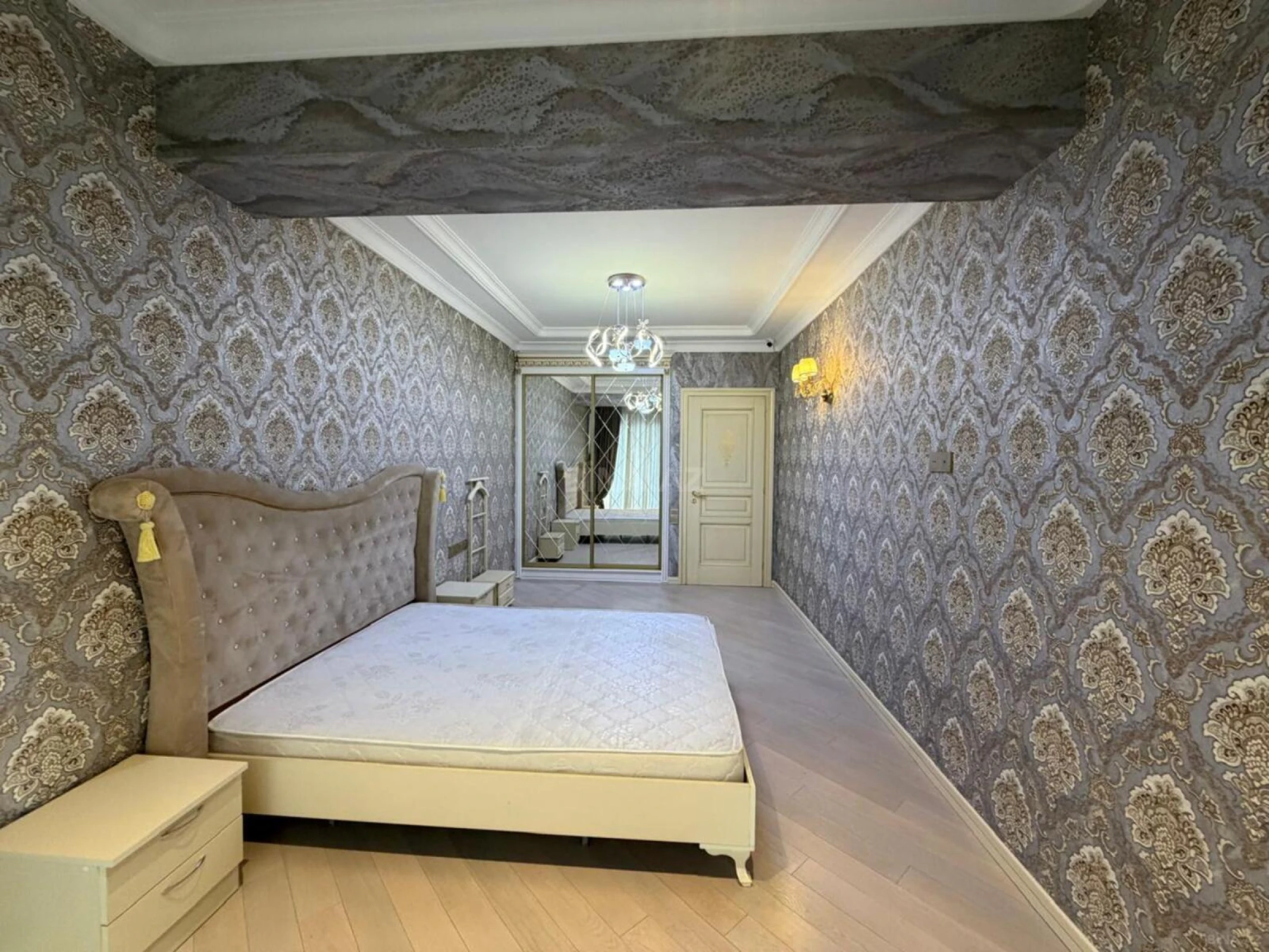 Satılır 3 otaqlı mənzil 125 m²