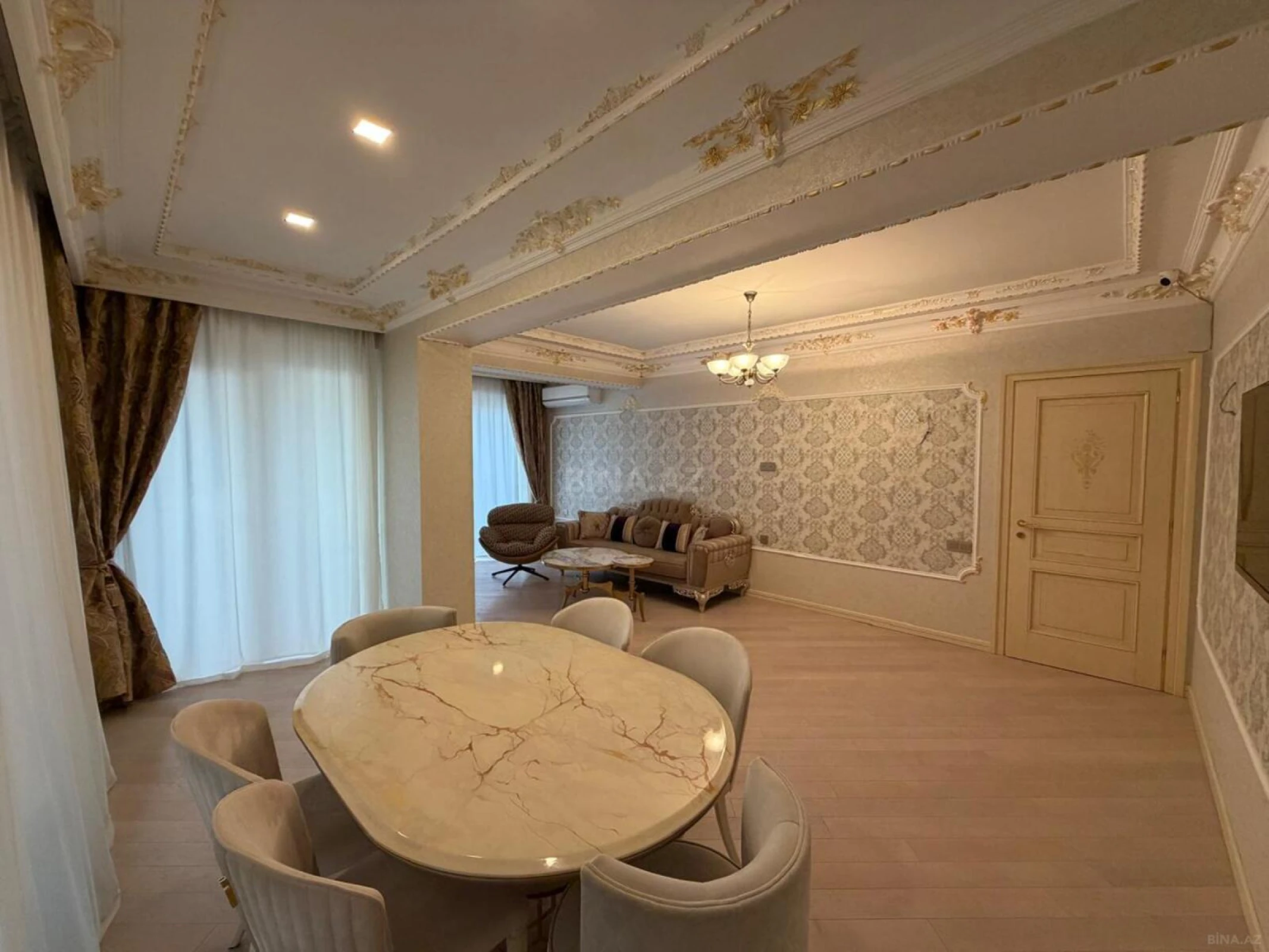 Satılır 3 otaqlı mənzil 125 m²