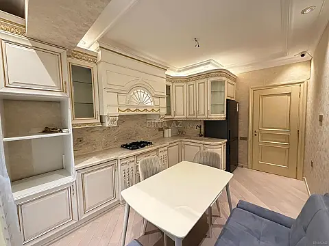 Satılır 3 otaqlı mənzil 125 m²