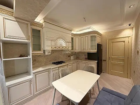 Satılır 3 otaqlı mənzil 125 m²