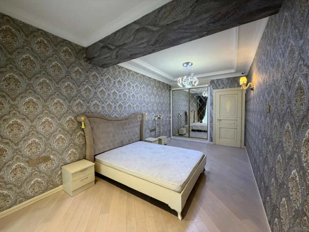 Satılır 3 otaqlı mənzil 125 m²