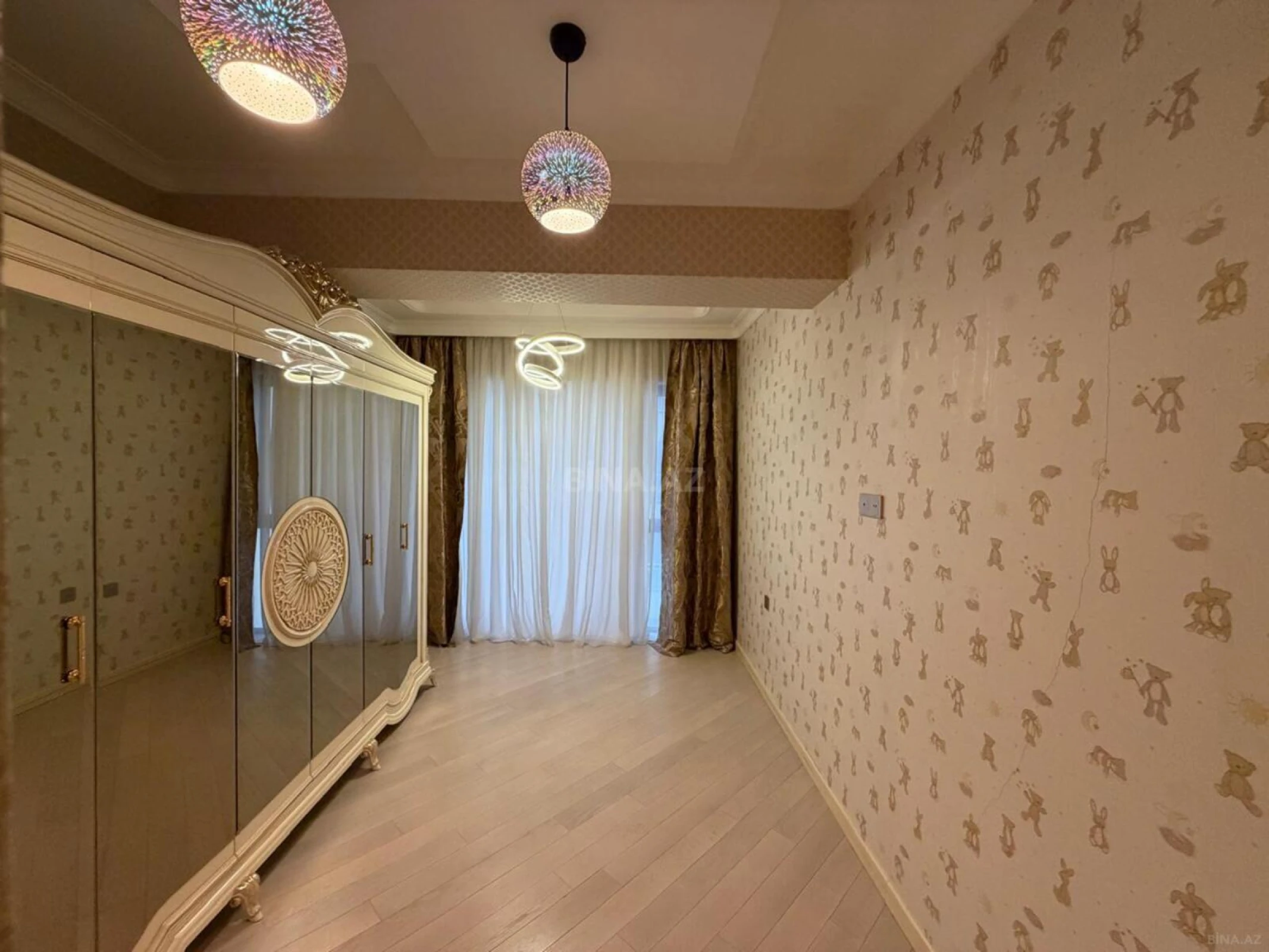 Satılır 3 otaqlı mənzil 125 m²