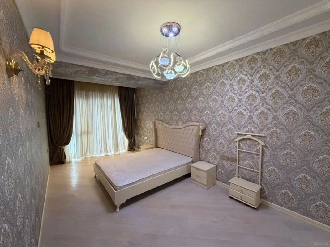 Satılır 3 otaqlı mənzil 125 m²