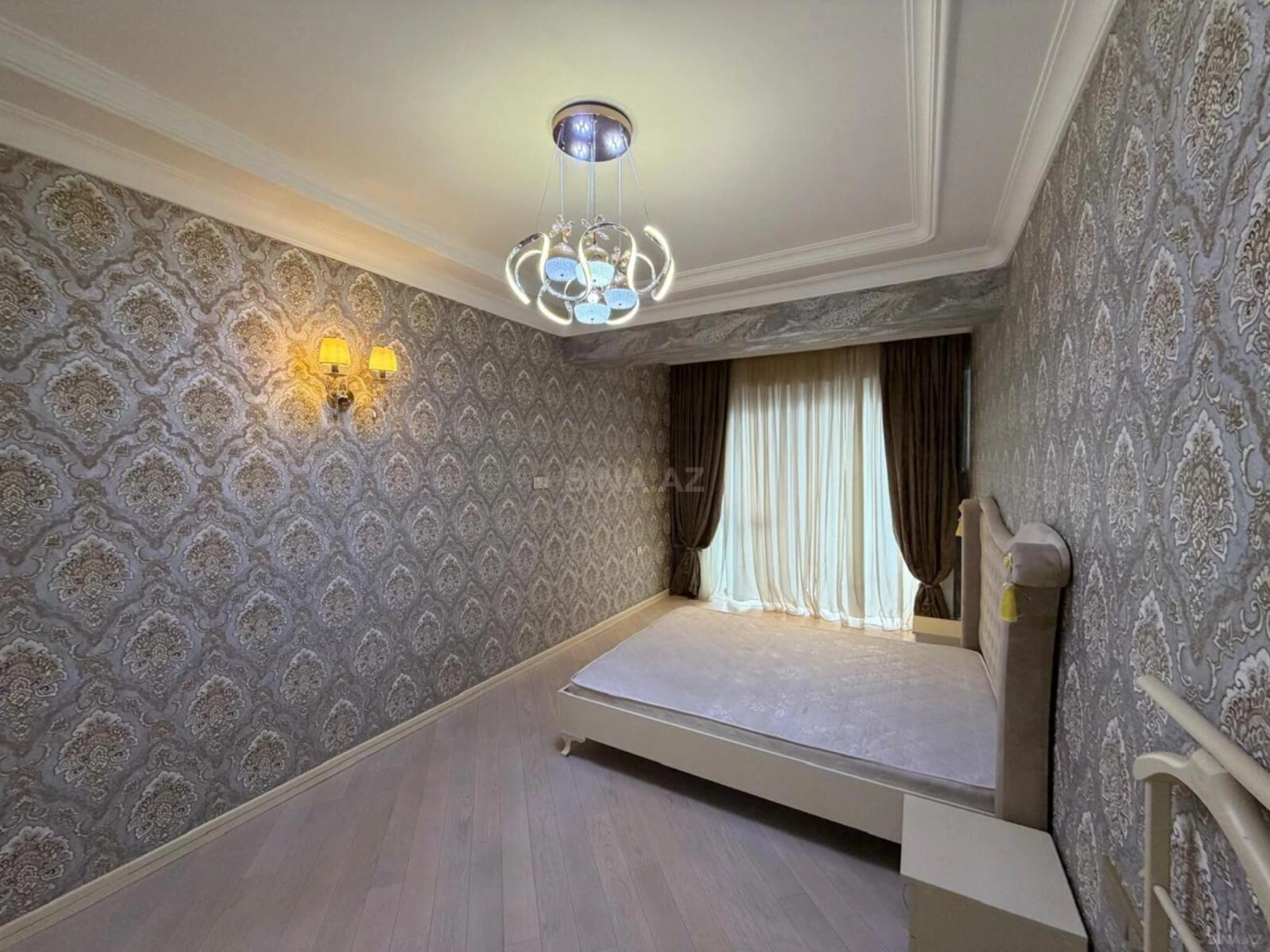 Satılır 3 otaqlı mənzil 125 m²