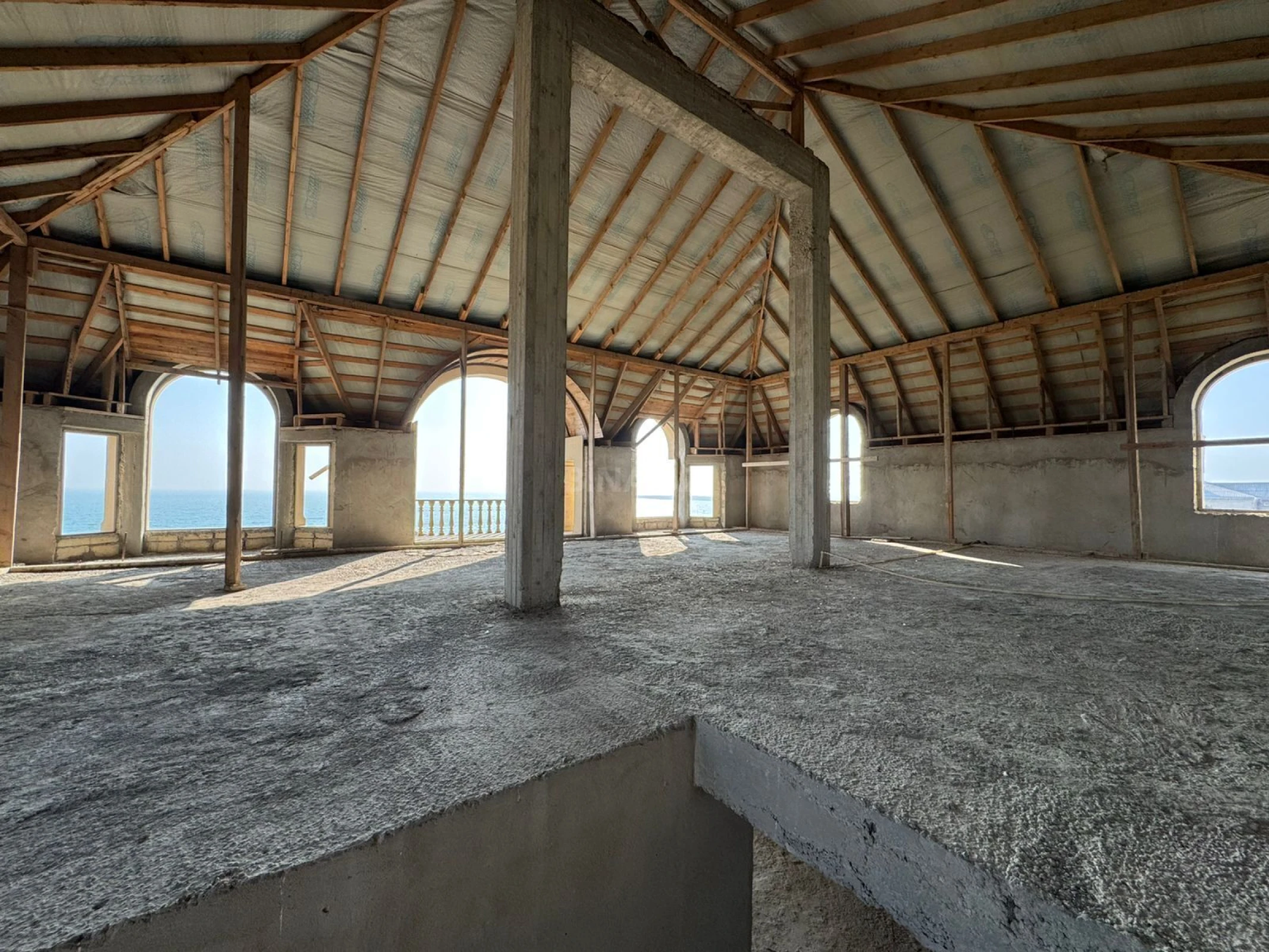 Satılır 12 otaqlı həyət evi 500 m²