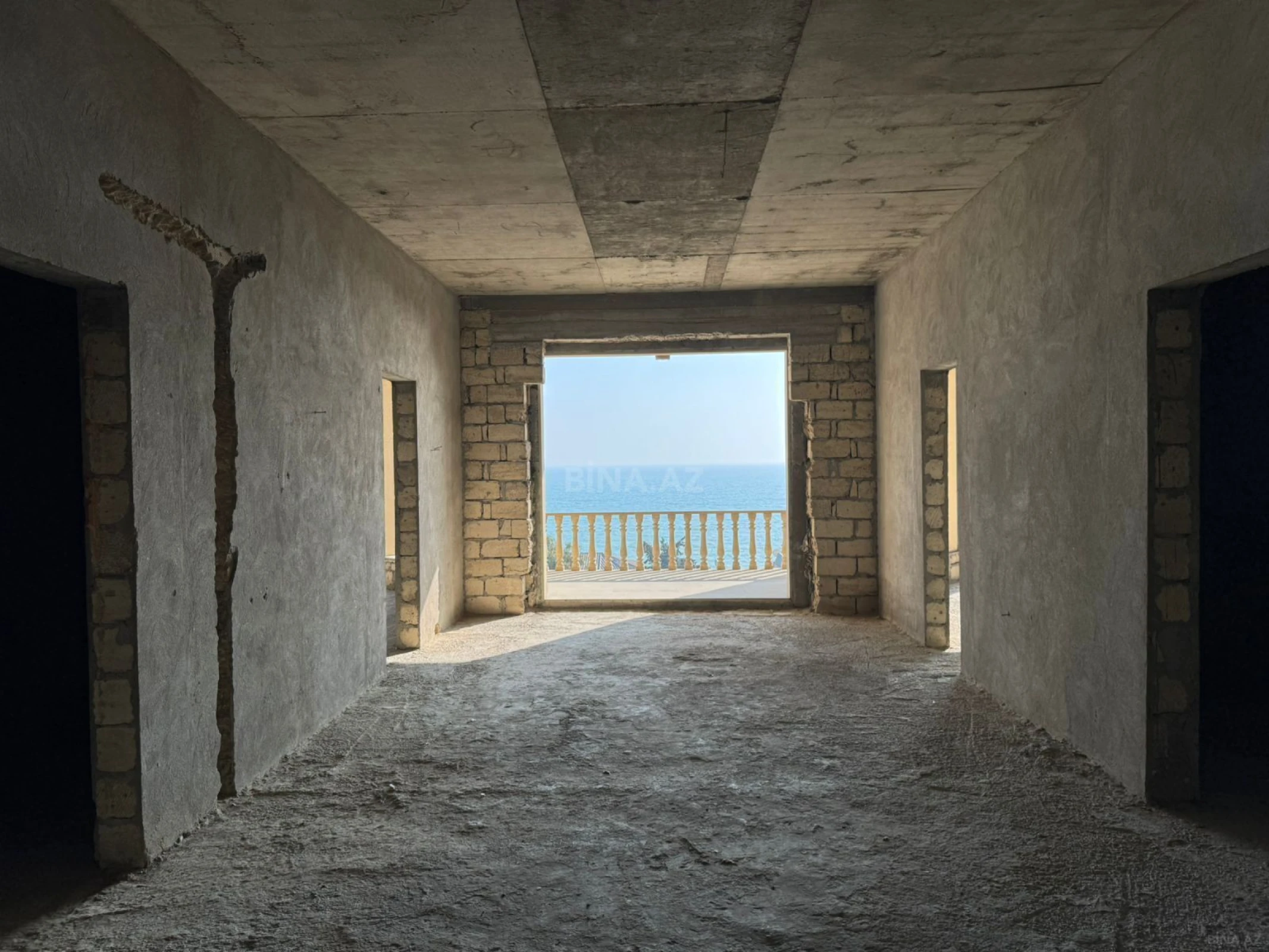 Satılır 12 otaqlı həyət evi 500 m²