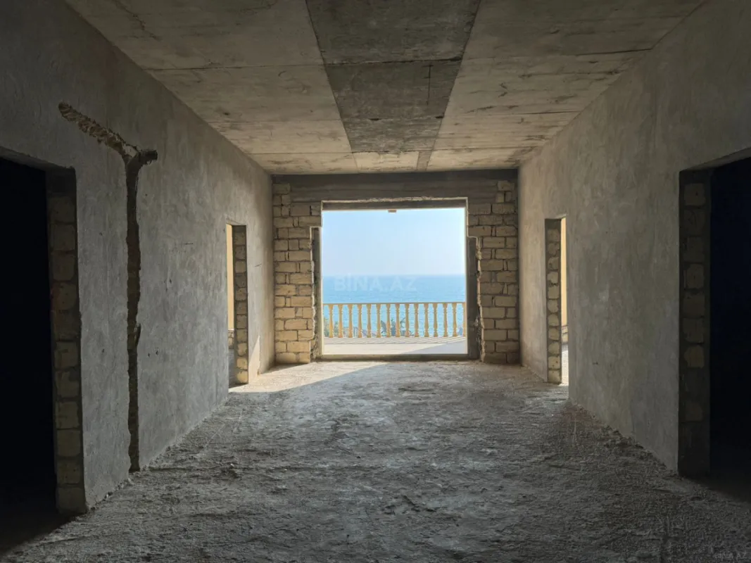 Satılır 12 otaqlı həyət evi 500 m²