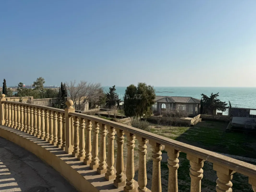 Satılır 12 otaqlı həyət evi 500 m²