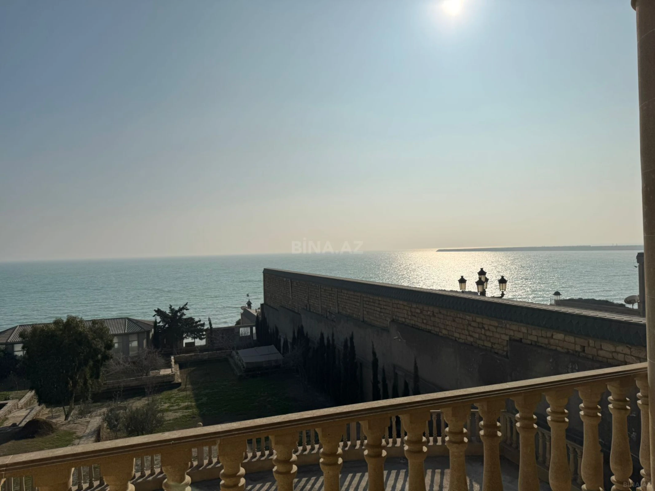 Satılır 12 otaqlı həyət evi 500 m²