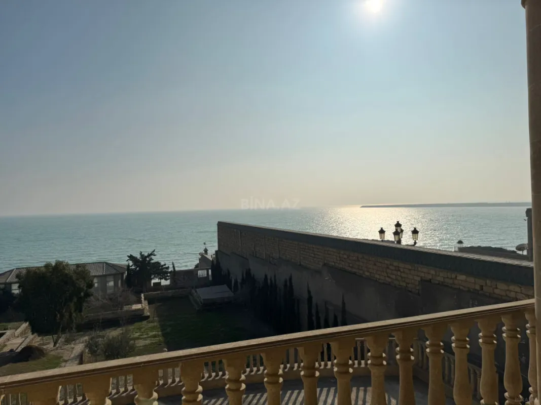 Satılır 12 otaqlı həyət evi 500 m²