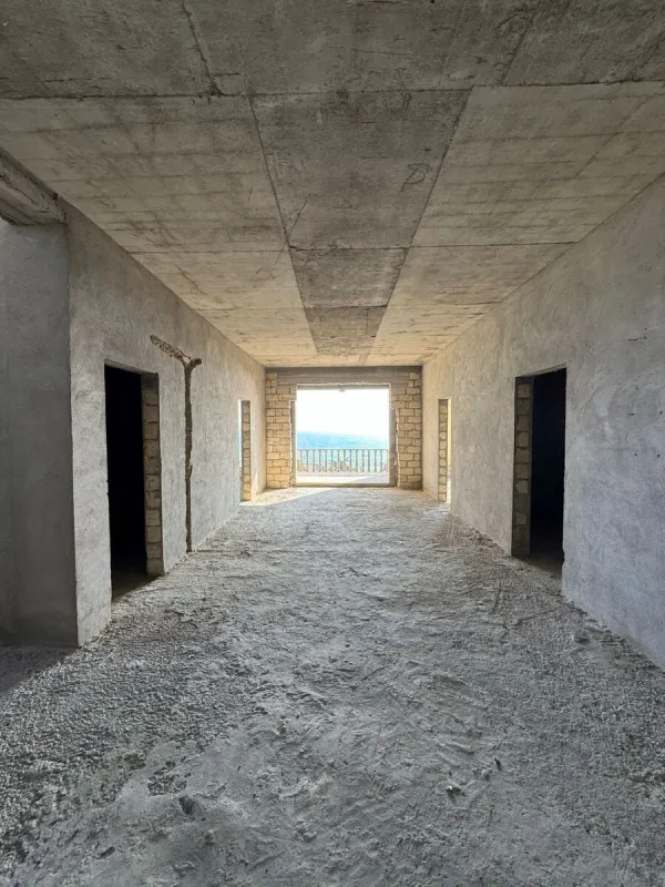 Satılır 12 otaqlı həyət evi 500 m²