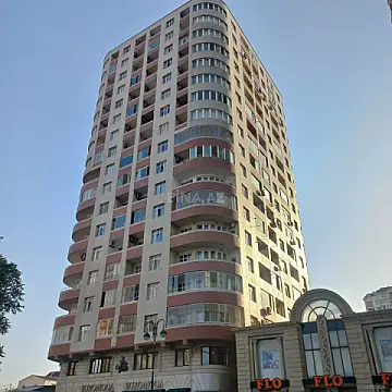 Satılır 4 otaqlı mənzil 214 m²
