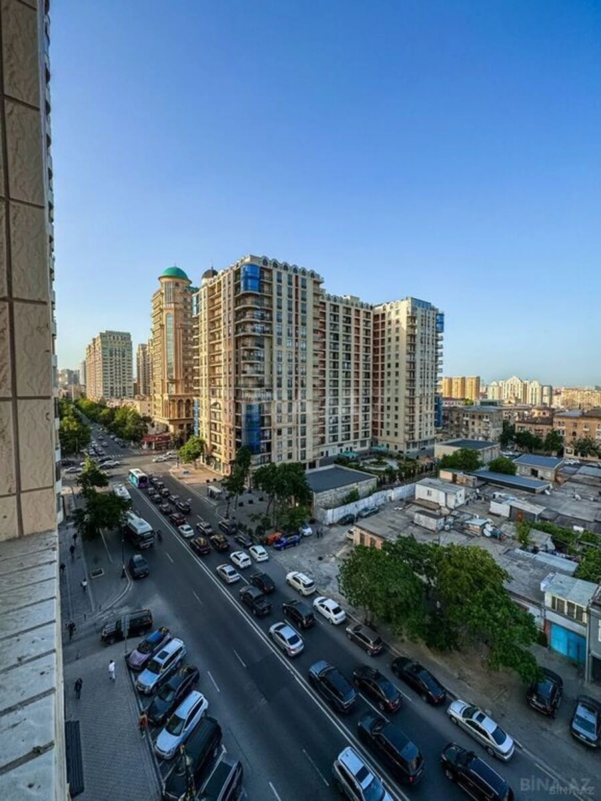 Satılır 4 otaqlı mənzil 214 m²