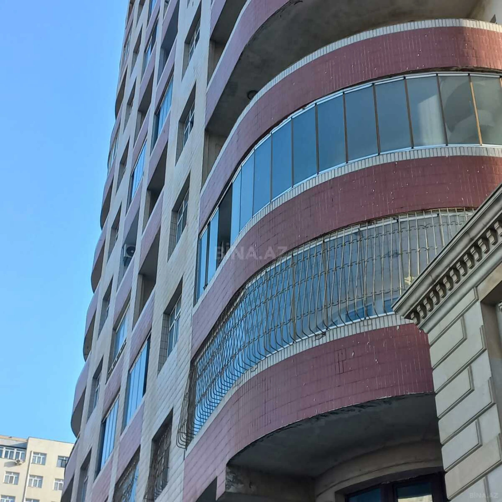 Satılır 4 otaqlı mənzil 214 m²