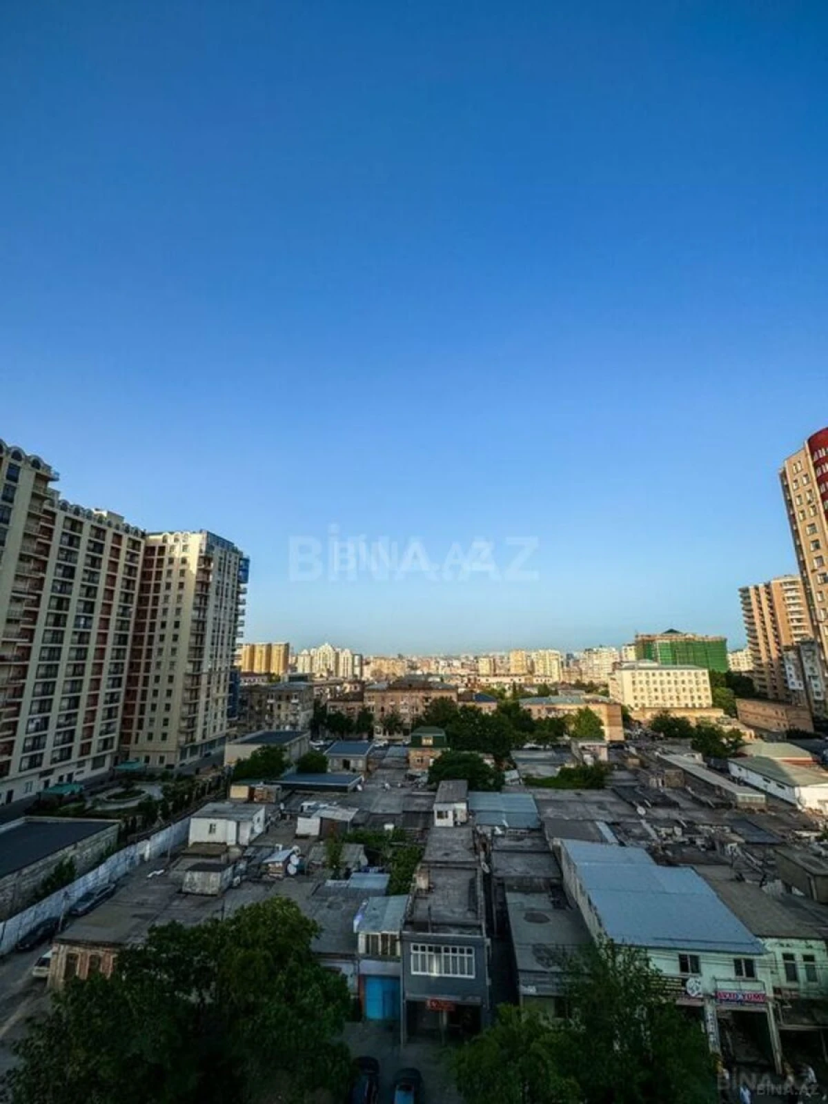 Satılır 4 otaqlı mənzil 214 m²