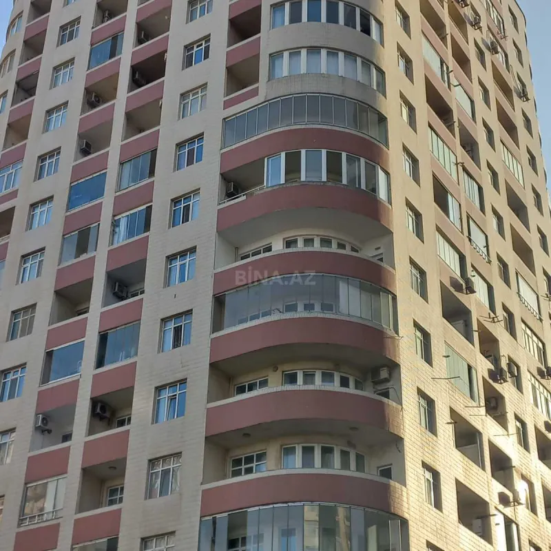 Satılır 4 otaqlı mənzil 214 m²