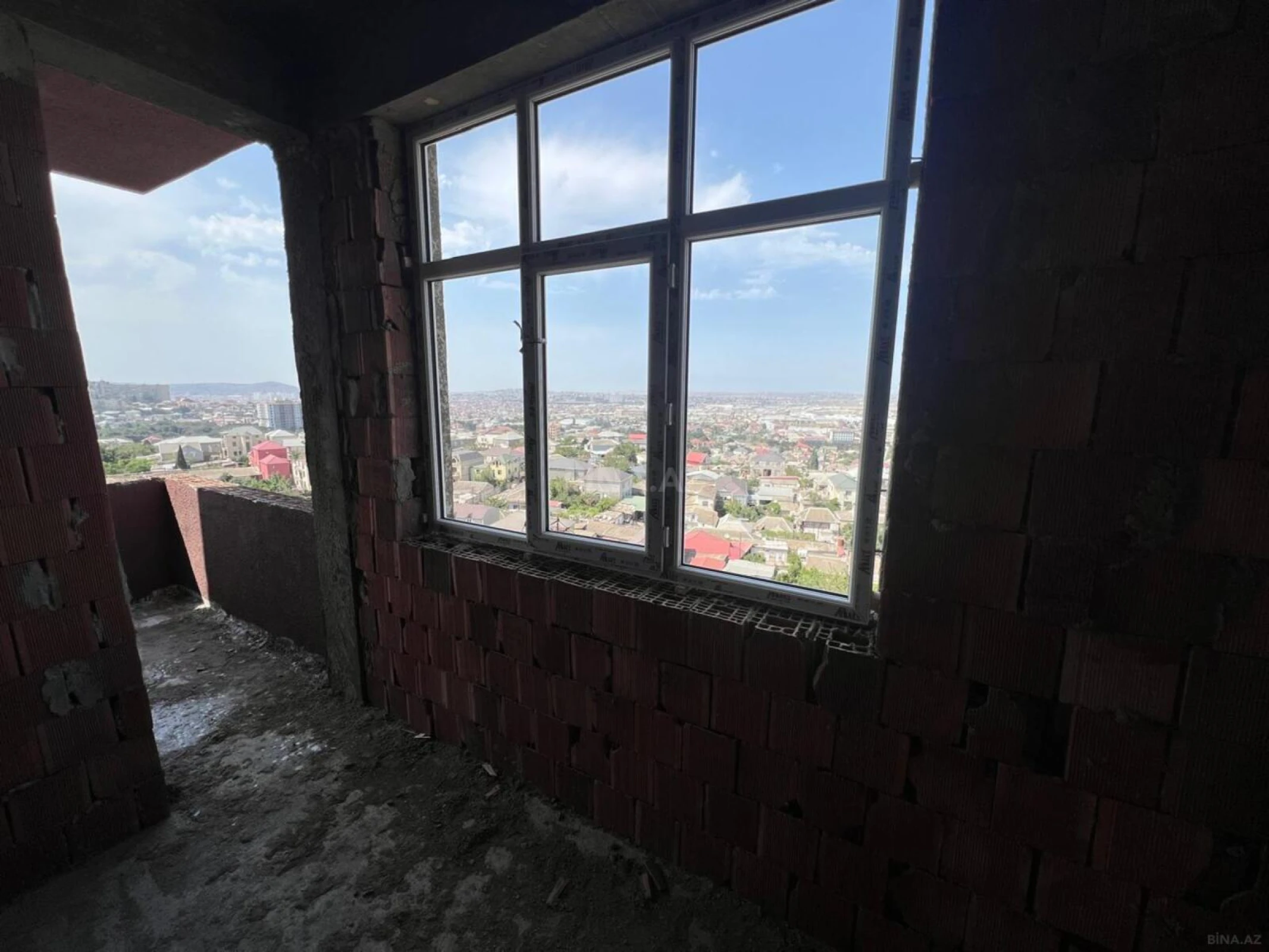 Satılır 3 otaqlı mənzil 109 m²