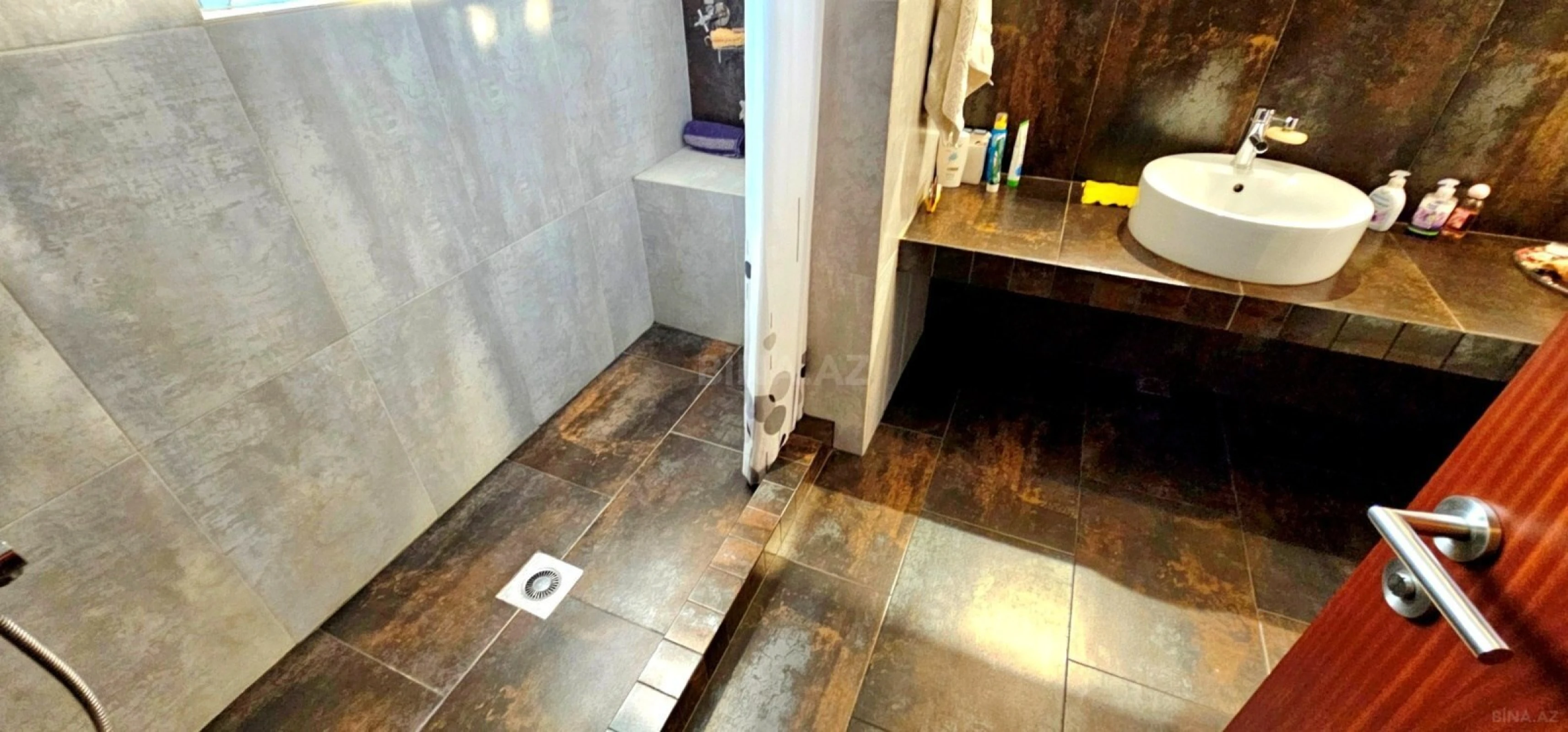 Satılır 2 otaqlı mənzil 115 m²