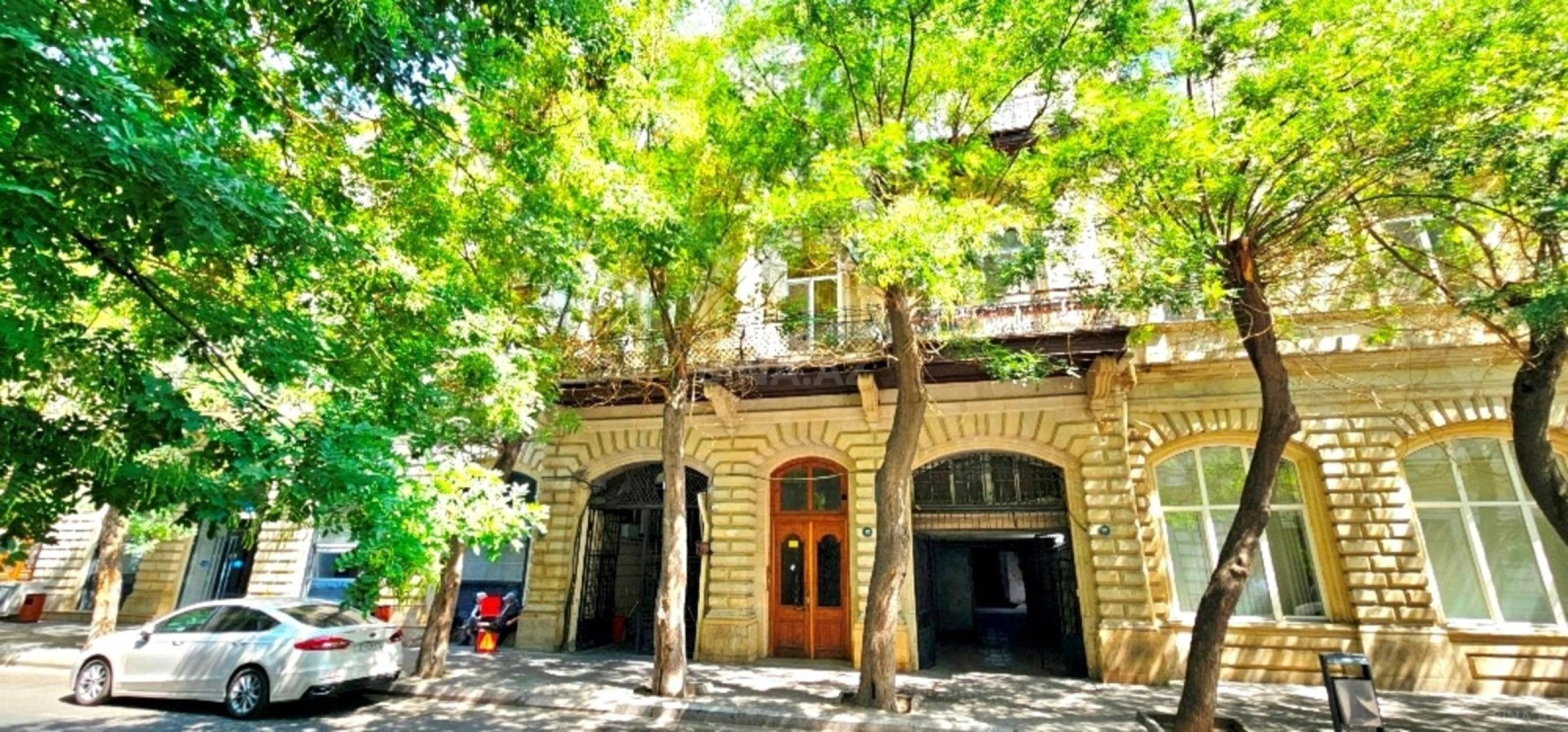 Satılır 2 otaqlı mənzil 115 m²