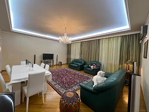 Satılır 3 otaqlı mənzil 170 m²