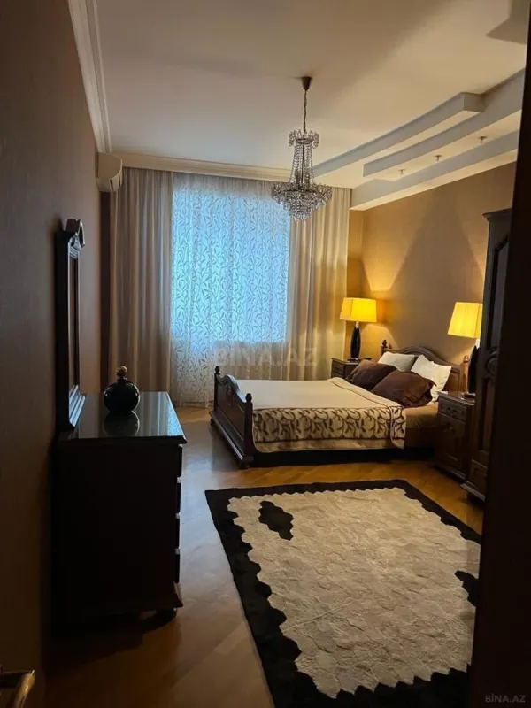 Satılır 3 otaqlı mənzil 170 m²