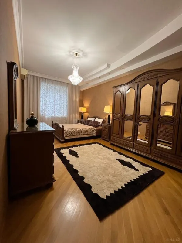 Satılır 3 otaqlı mənzil 170 m²