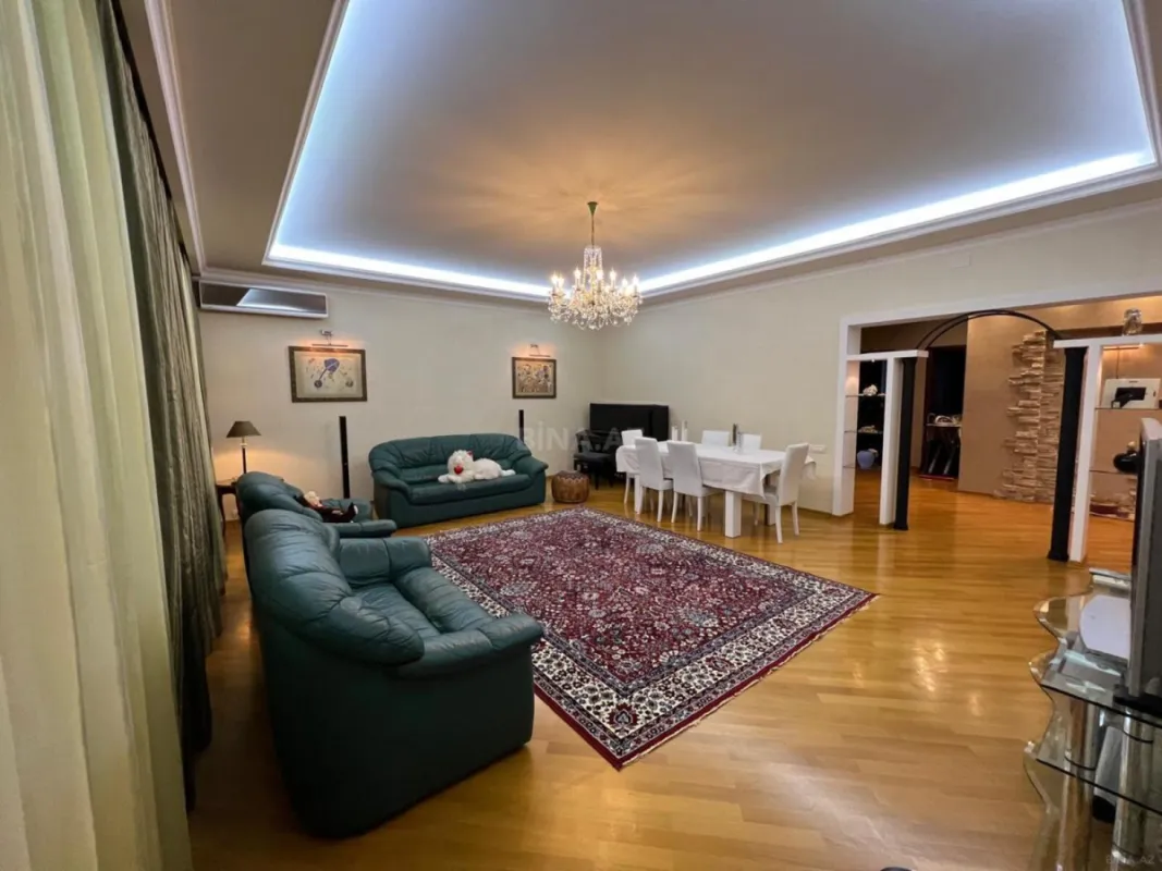 Satılır 3 otaqlı mənzil 170 m²