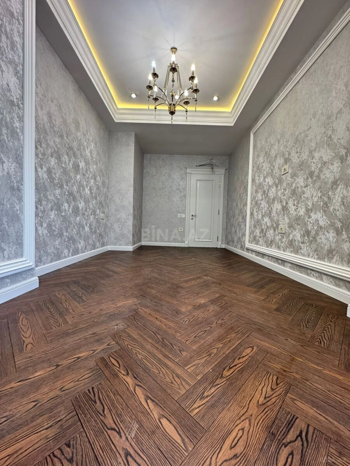 Satılır 3 otaqlı mənzil 107 m²