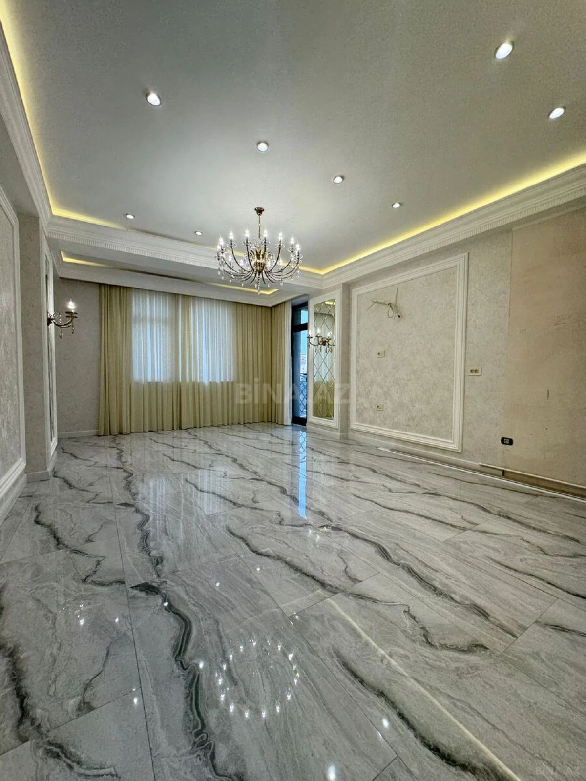 Satılır 3 otaqlı mənzil 107 m²