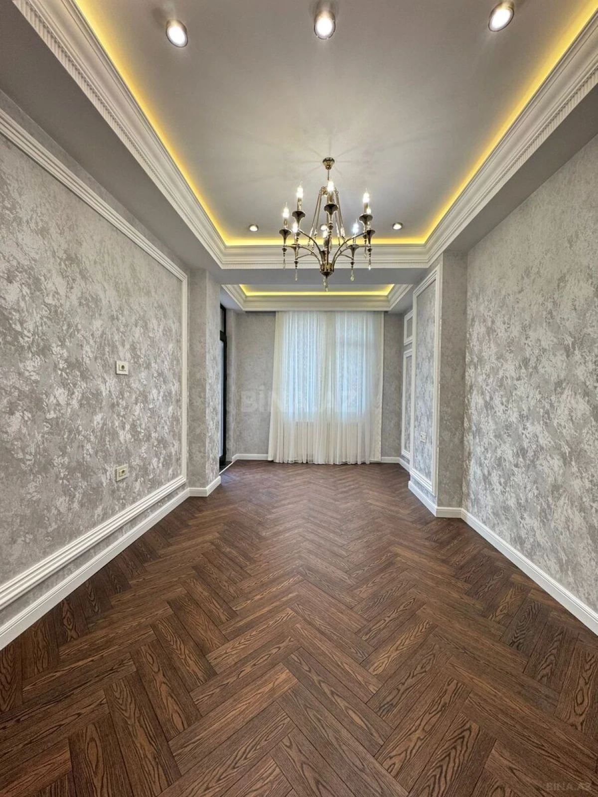 Satılır 3 otaqlı mənzil 107 m²