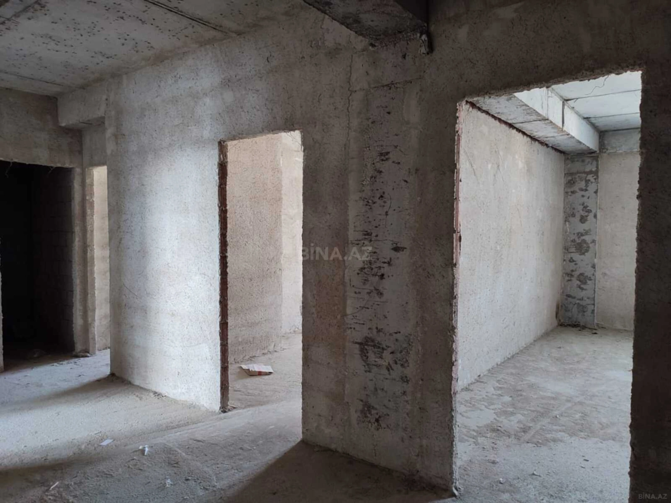 Satılır 4 otaqlı mənzil 193 m²