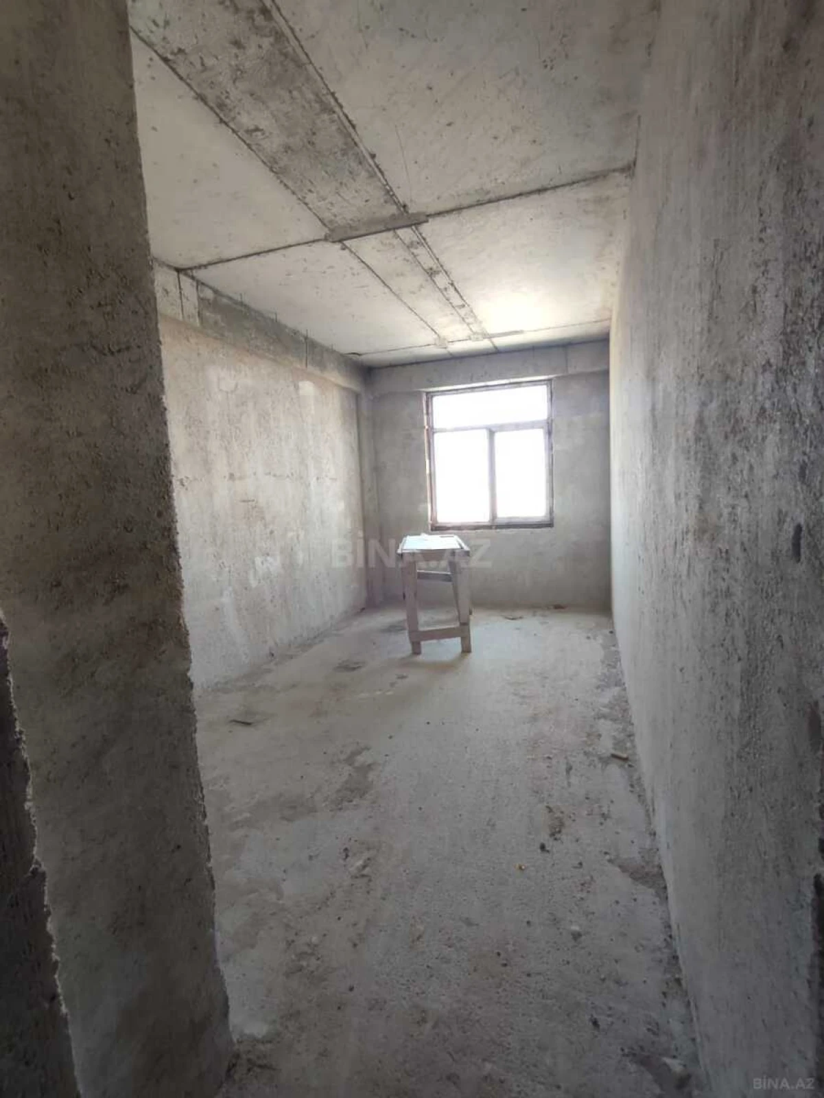 Satılır 4 otaqlı mənzil 193 m²
