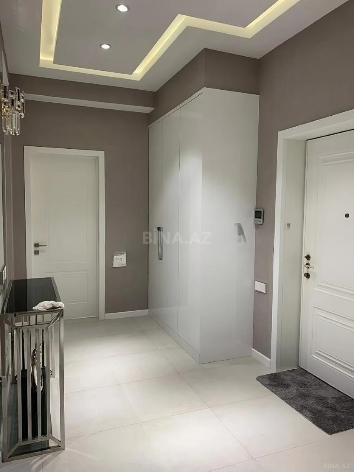 Kirayə verilir 2 otaqlı mənzil 92 m²