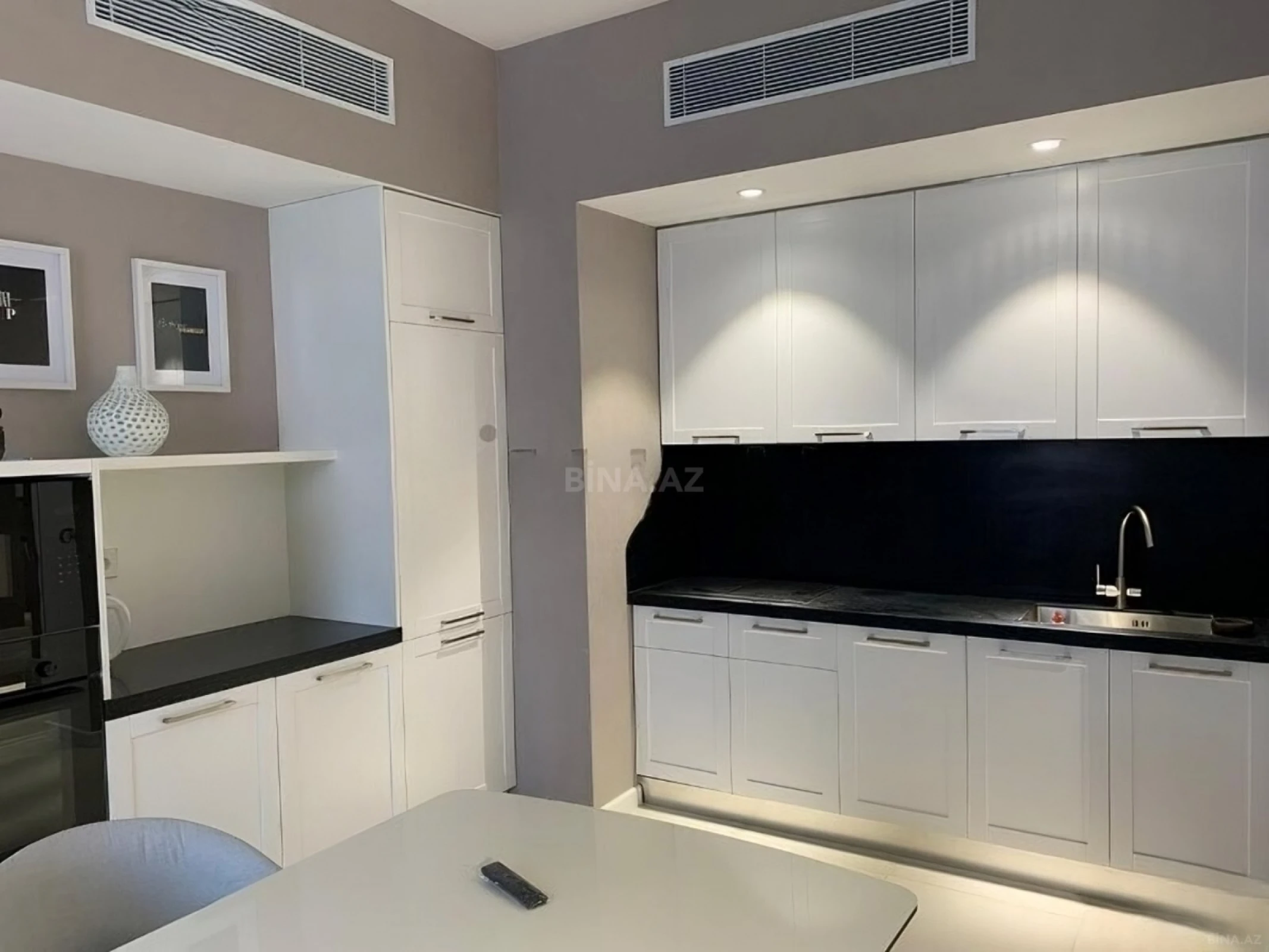 Kirayə verilir 2 otaqlı mənzil 92 m²