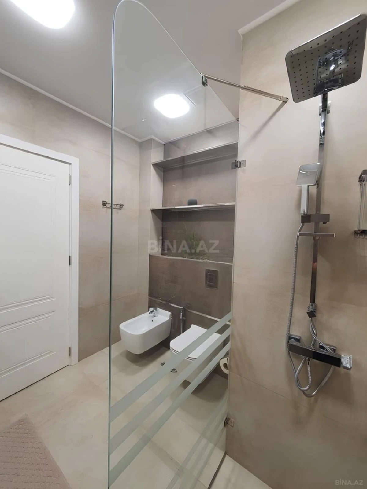 Kirayə verilir 2 otaqlı mənzil 92 m²