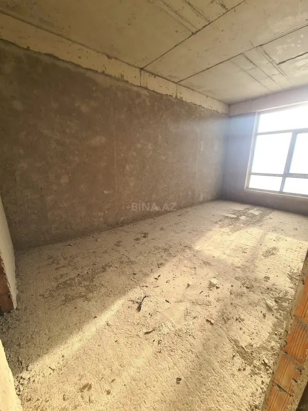 Satılır 4 otaqlı mənzil 196 m²