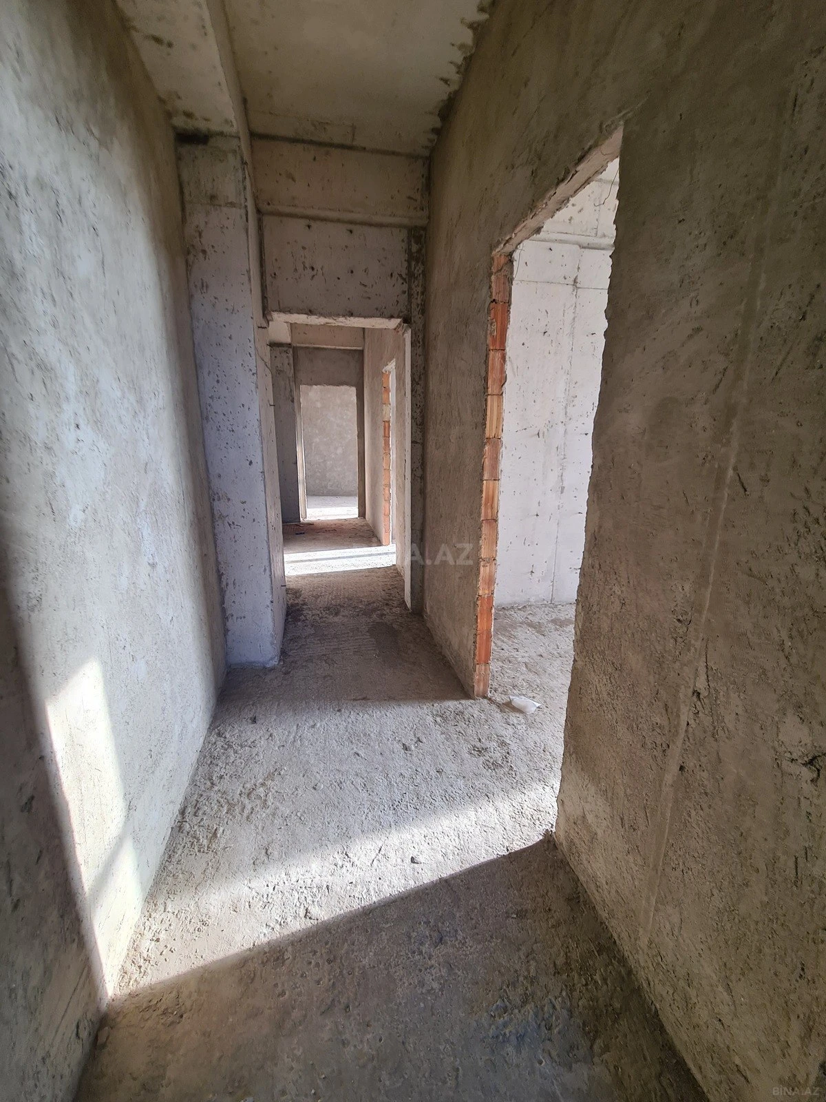 Satılır 4 otaqlı mənzil 196 m²