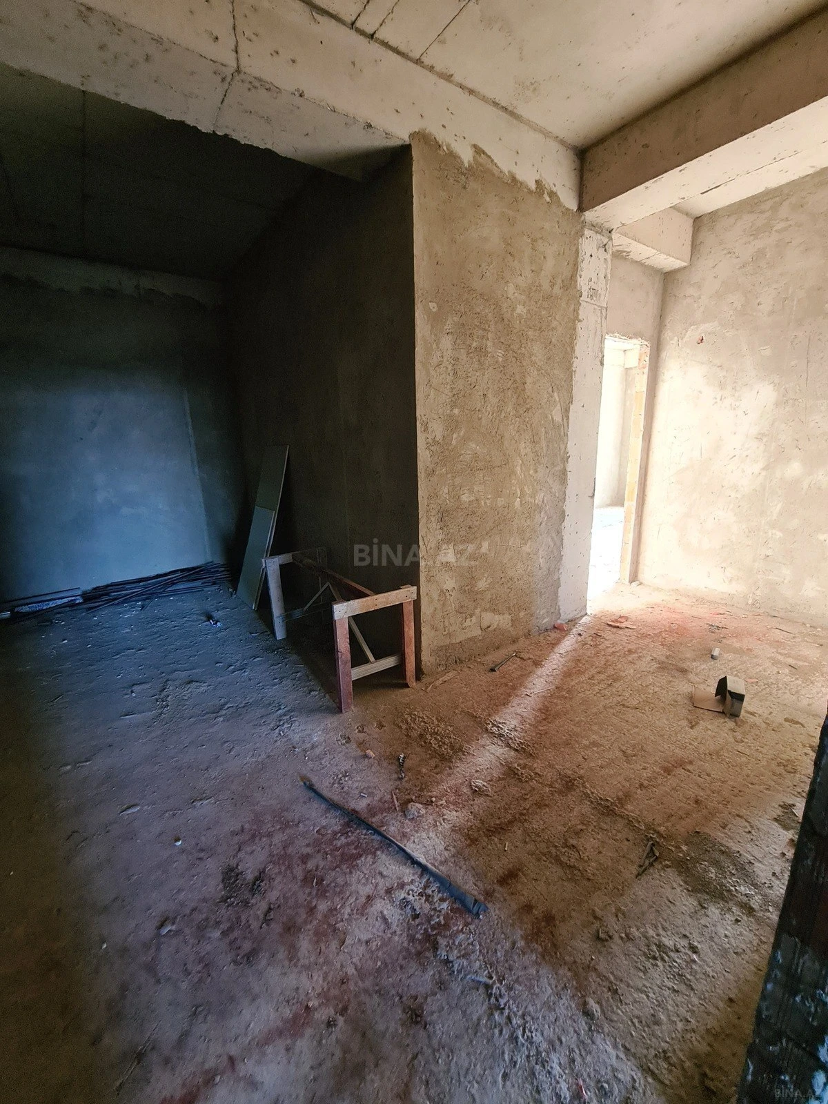 Satılır 4 otaqlı mənzil 196 m²