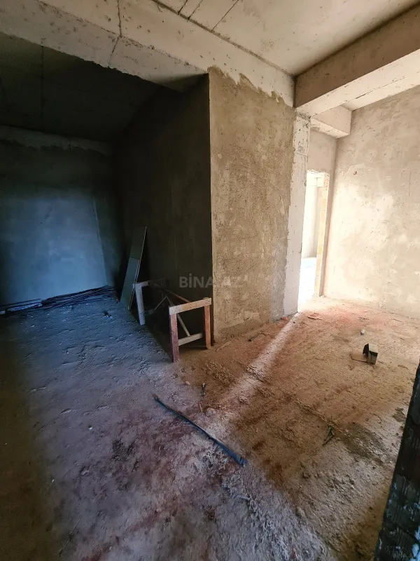 Satılır 4 otaqlı mənzil 196 m²