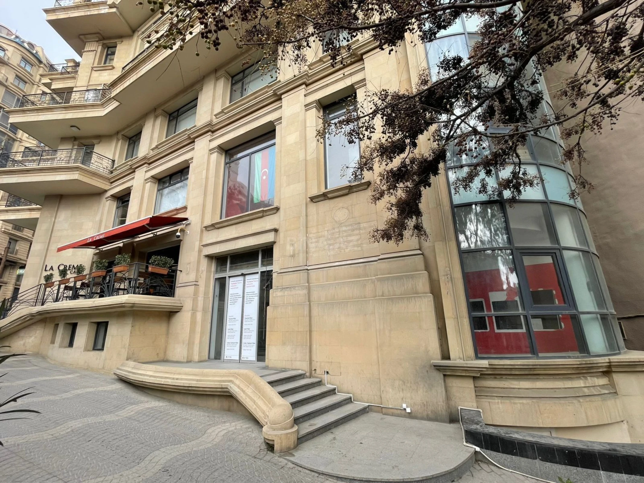 Kirayə verilir obyekt 300 m²