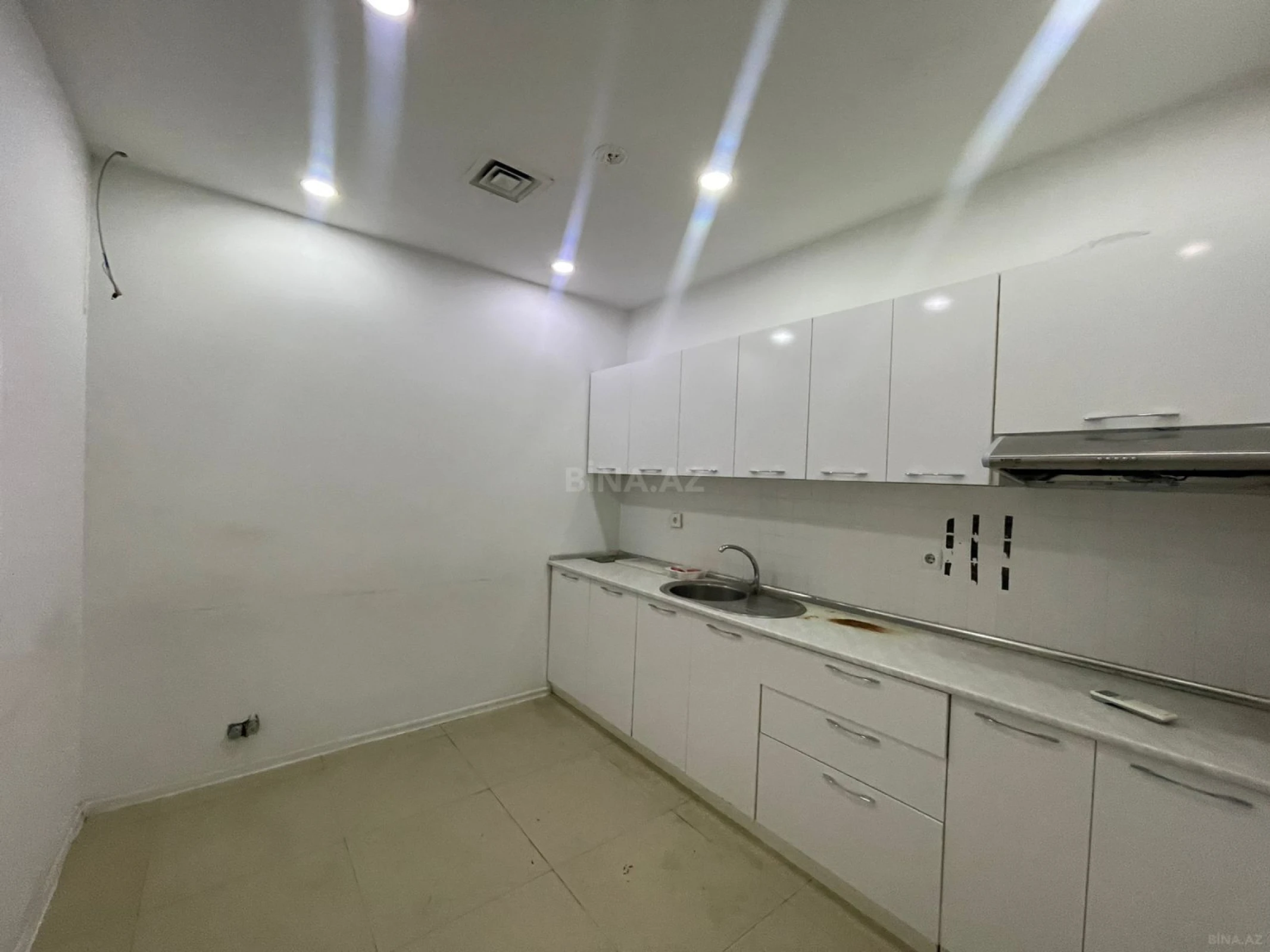 Kirayə verilir obyekt 300 m²