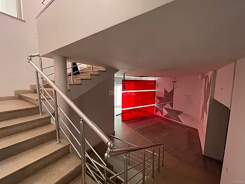 Kirayə verilir obyekt 300 m²