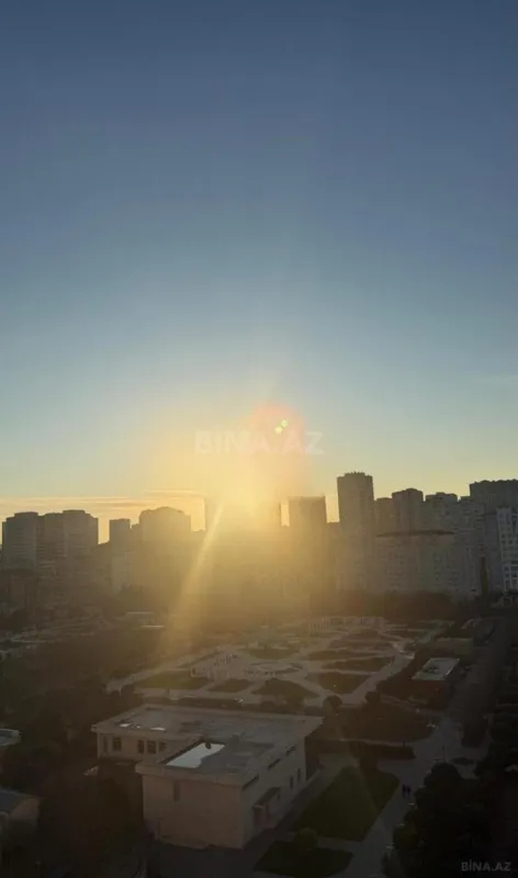 Satılır 4 otaqlı mənzil 170 m²