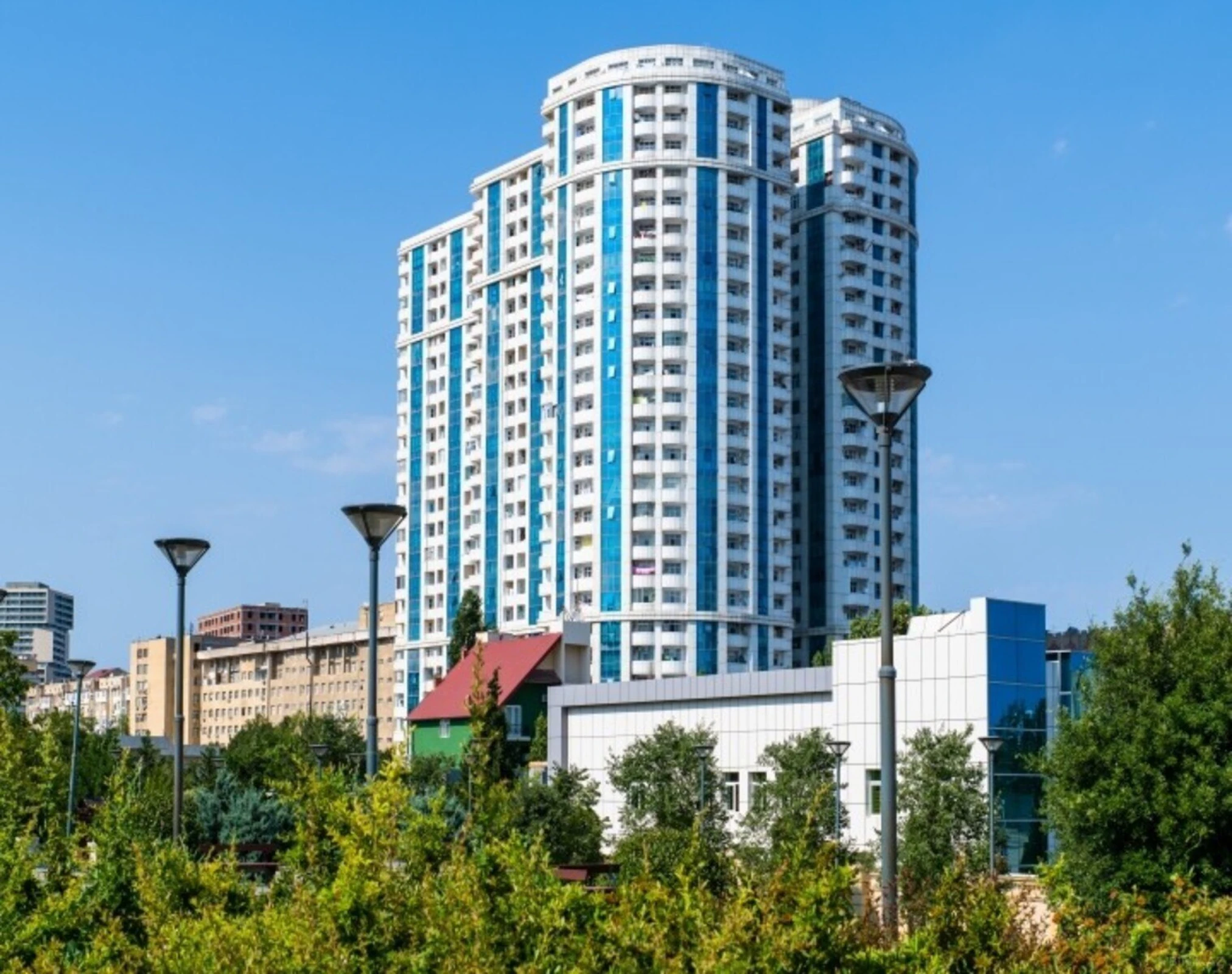 Satılır 4 otaqlı mənzil 170 m²