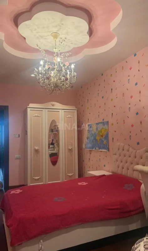 Satılır 4 otaqlı mənzil 170 m²