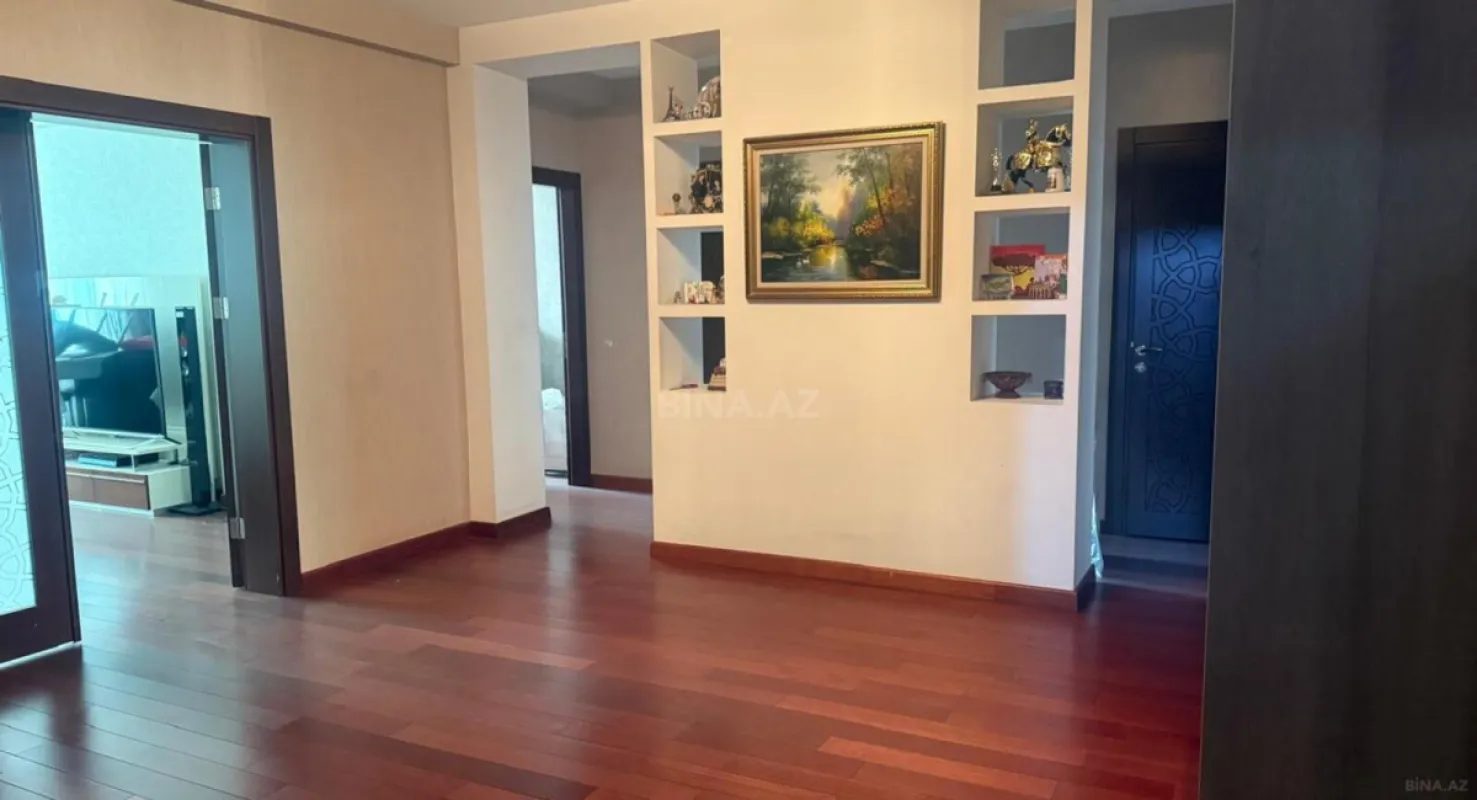 Satılır 4 otaqlı mənzil 170 m²