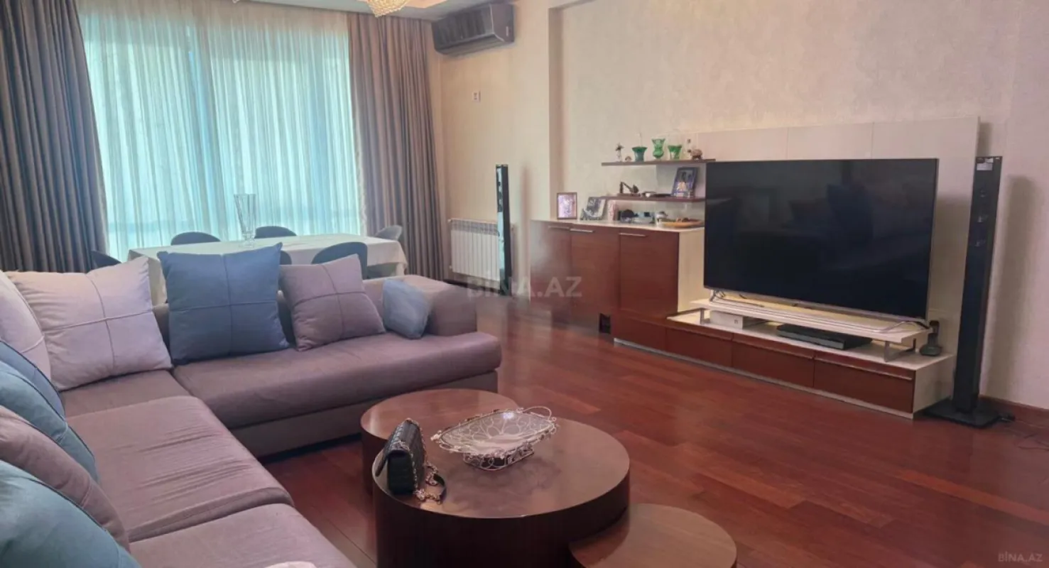 Satılır 4 otaqlı mənzil 170 m²