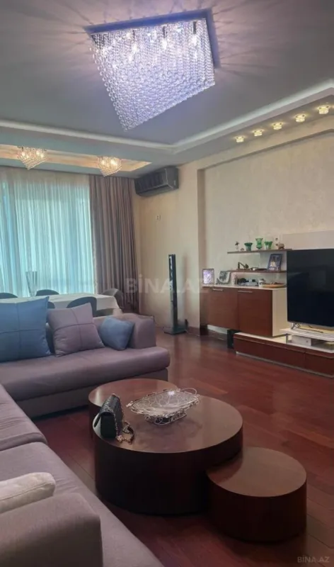Satılır 4 otaqlı mənzil 170 m²